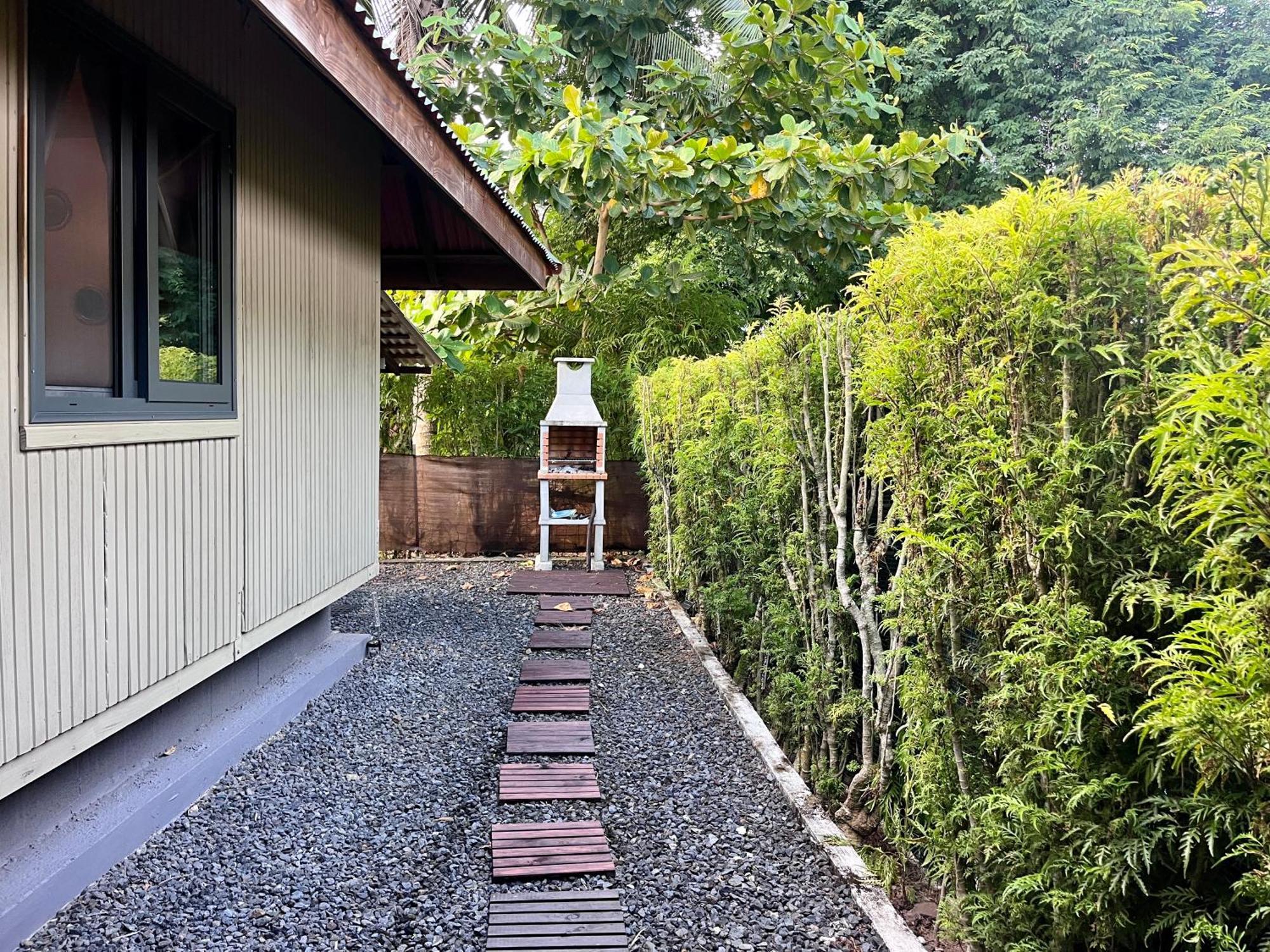 Faaora Lodge, Little Paradise Haapiti エクステリア 写真