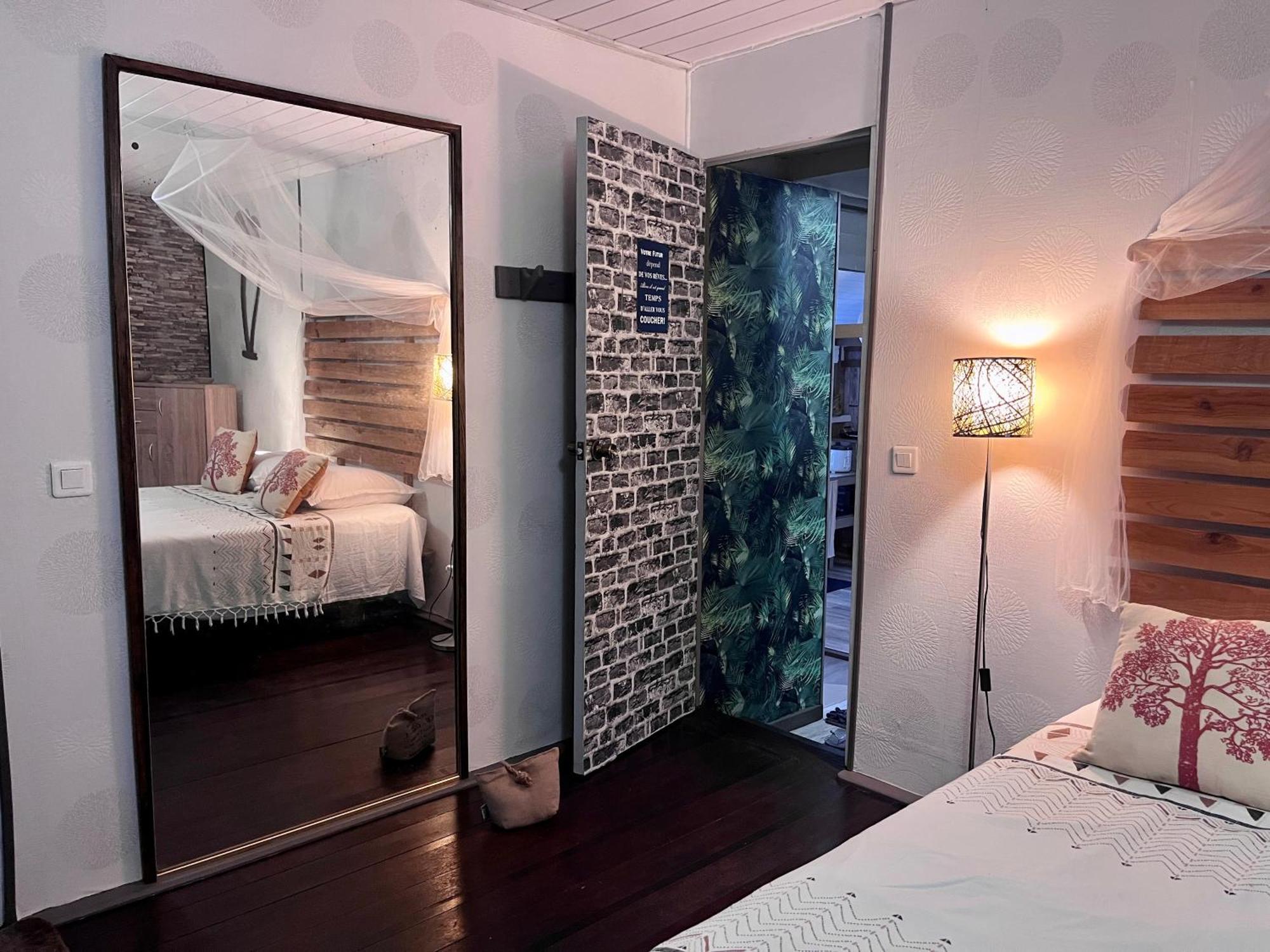 Faaora Lodge, Little Paradise Haapiti エクステリア 写真
