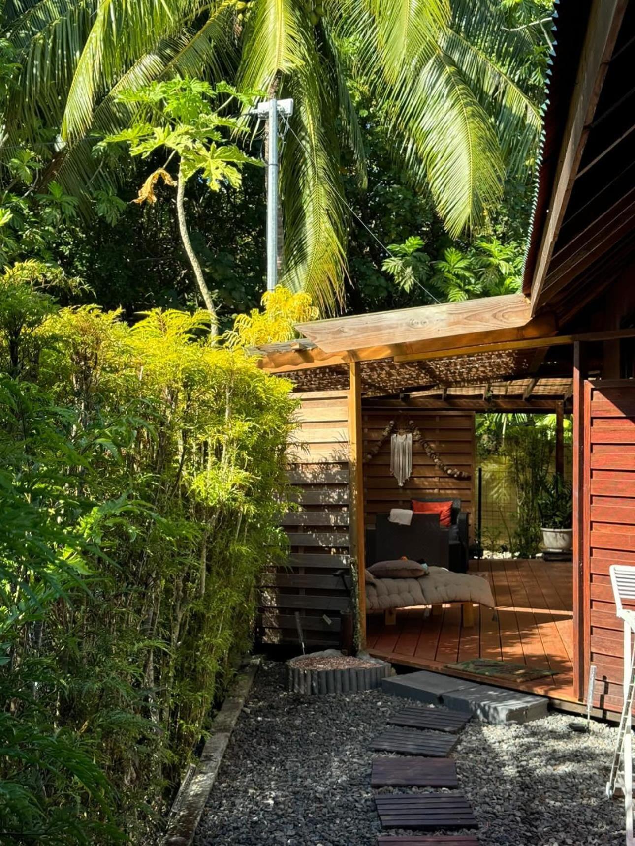 Faaora Lodge, Little Paradise Haapiti エクステリア 写真