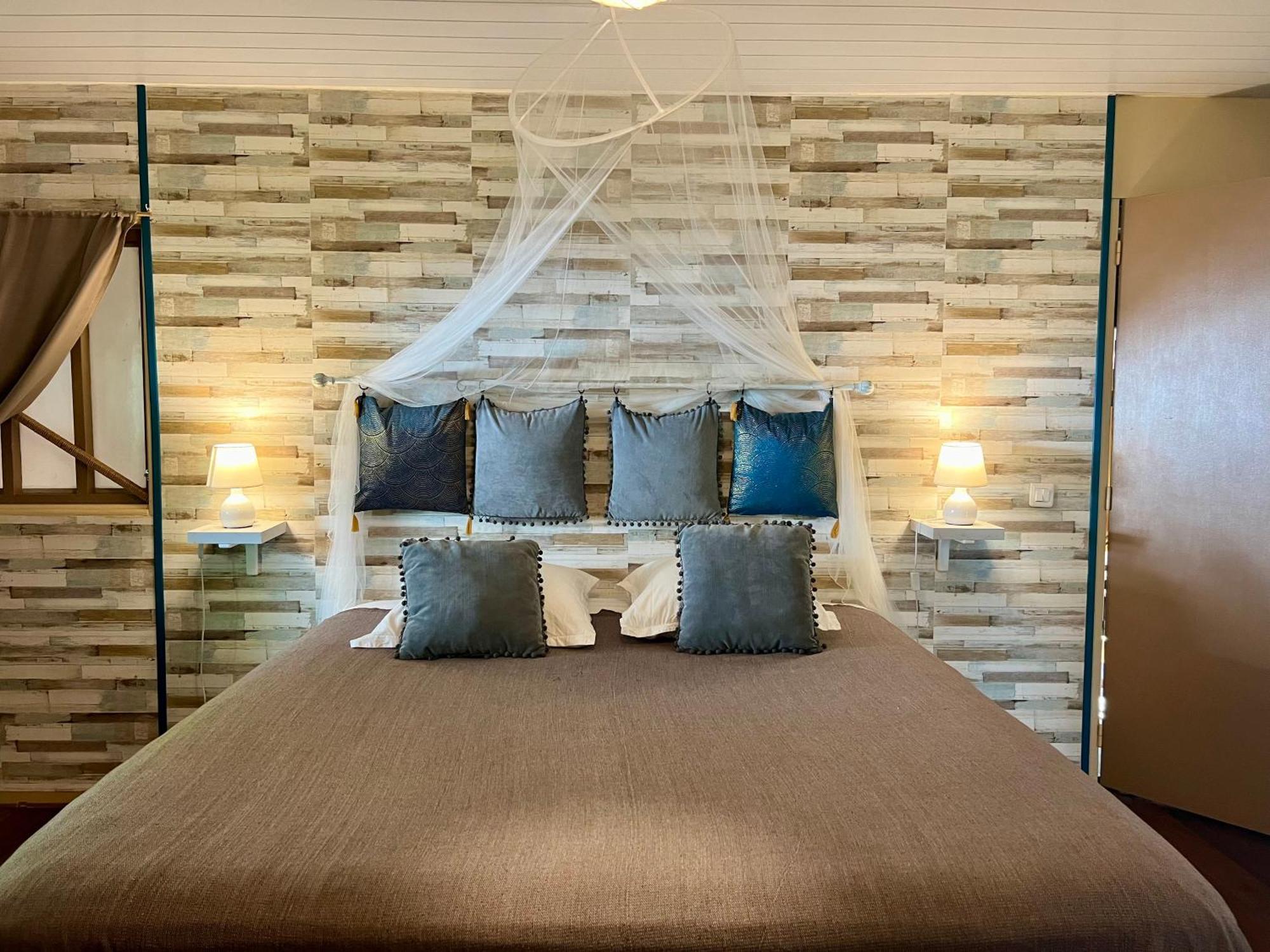 Faaora Lodge, Little Paradise Haapiti エクステリア 写真